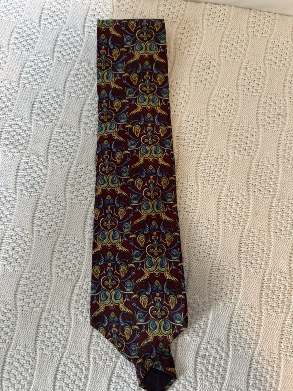 Christian Dior EUC scroll print silk tie